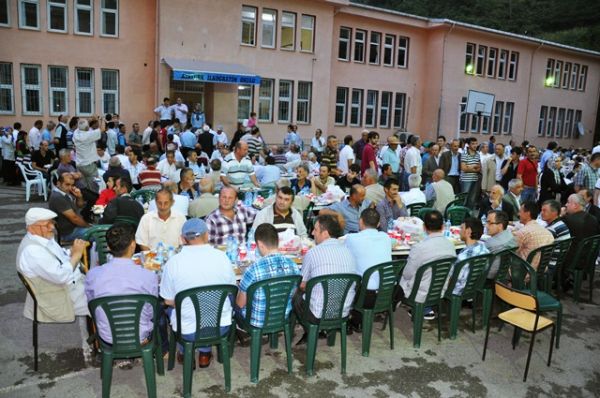 Trabzon Şalpazarlılar Derneği İftar yemeği.