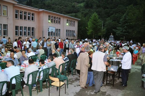 Trabzon Şalpazarlılar Derneği İftar yemeği.