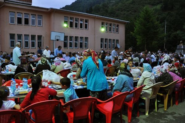 Trabzon Şalpazarlılar Derneği İftar yemeği.