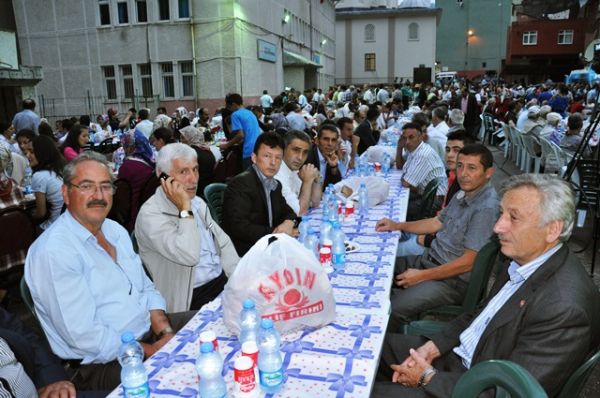 Trabzon Şalpazarlılar Derneği İftar yemeği.