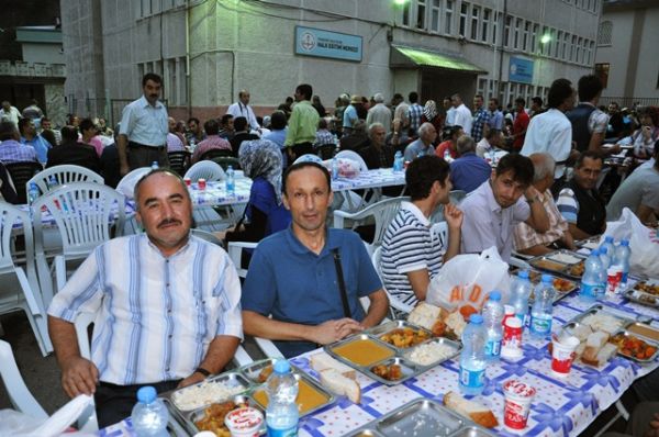 Trabzon Şalpazarlılar Derneği İftar yemeği.