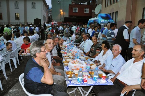 Trabzon Şalpazarlılar Derneği İftar yemeği.